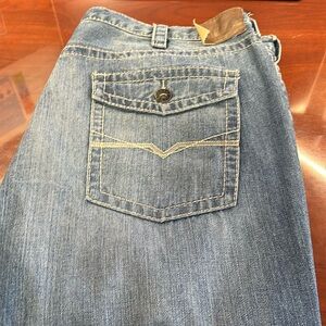40 x 32 men’s distressed Guess Jeans in used but good overall condtion.